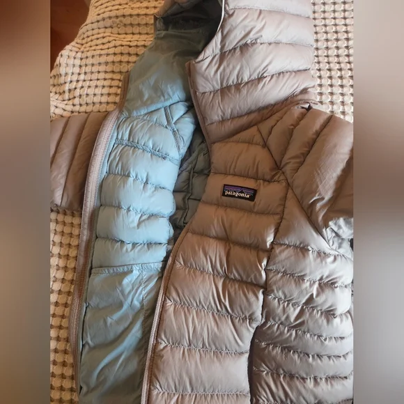 Patagonia Women’s Down Sweater Hoody – Size XS - Picture 7 of 7
